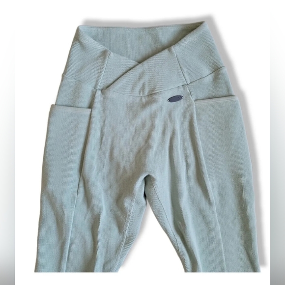 Gymshark Leggings Poise Cropped With Side Pockets In Pistachio Ice XS - Picture 9 of 12